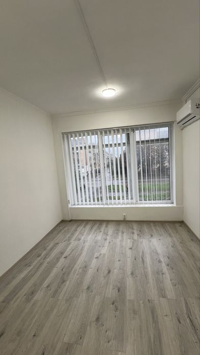 Здається в оренду приміщення вільного призначення площею 12.8 м2