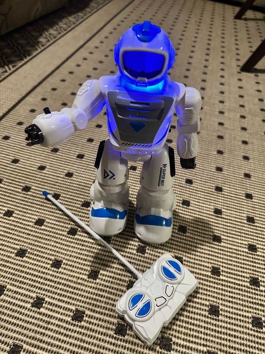 RC Super Robot, робот на батарейках
