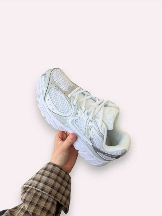 Кроссовки Nike V5 RNR White Metallic, кроссовки Найк, наложка