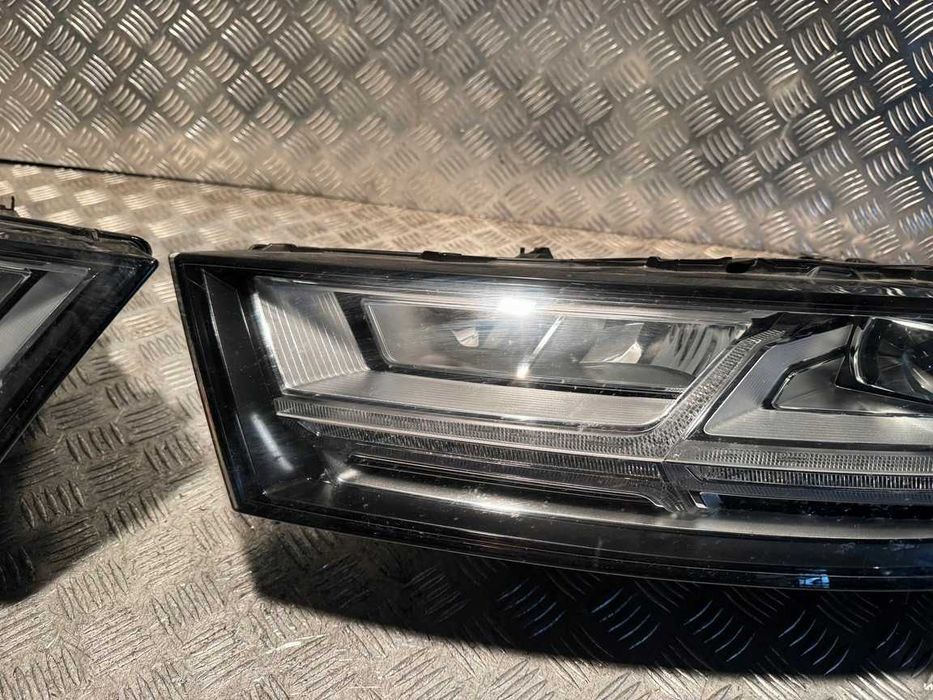 AUDI Q7 4M Фари передні Xenon