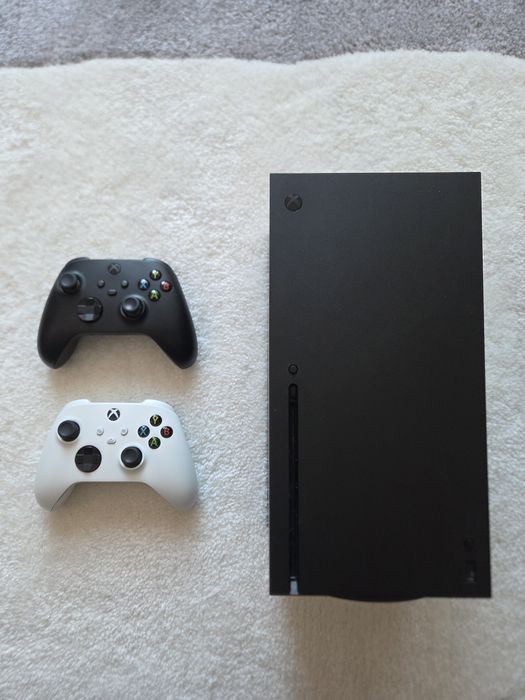 XBOX series X + 2 pady
