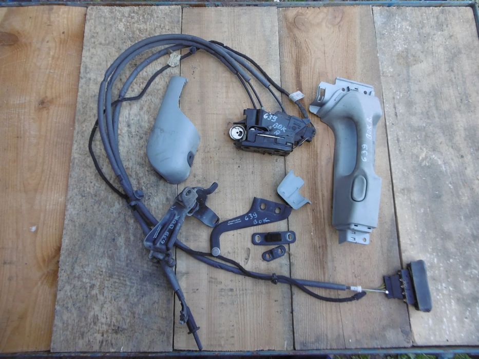 ZAMEK DRZWI BOCZNYCH VITO 639 VIANO