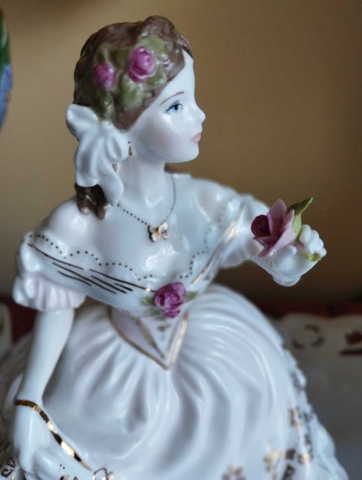 Dama porcelanowa Total Worcester The Fairest Rose 23 cm