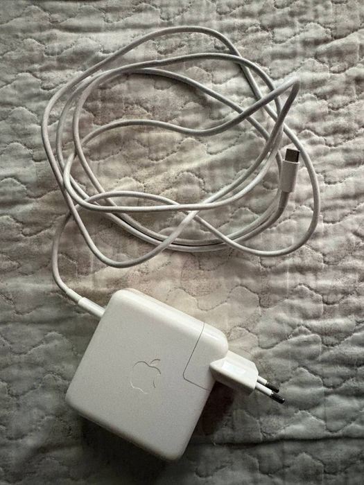 Оригінальний блок живлення Apple 61W USB-C для MacBook з кабелем