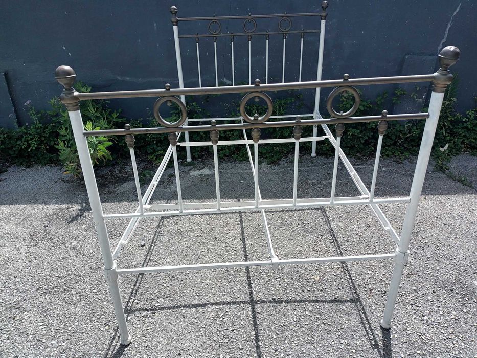 Camas antigas em bom estado