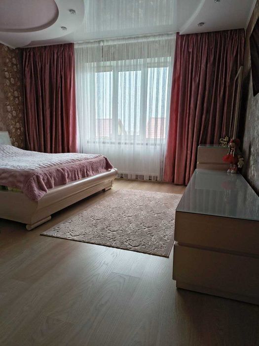 Продам 2-эт. дом 146 м² с гаражом и городскими коммуникациями