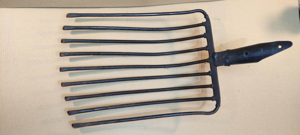 Sprzedam widły 9 zębne .Nowe nie wzywane leżaki magazynowe.