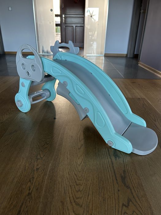 Zjeżdżalnia i konik na biegunach, zabawka 2w1. Plus basen z kulkami