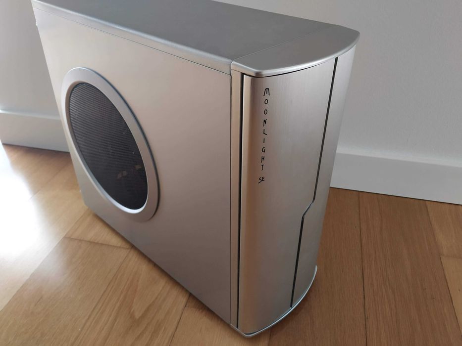 Motherboards, CPUs, RAM 16GB, GPU 8800 GT e muitos extras — vale +400€