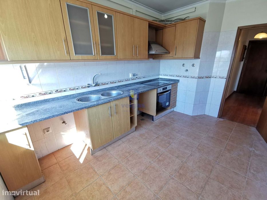 Queluz Apartamento T2 com Boas àreas, Bem Localizado, Pronto a Entrar