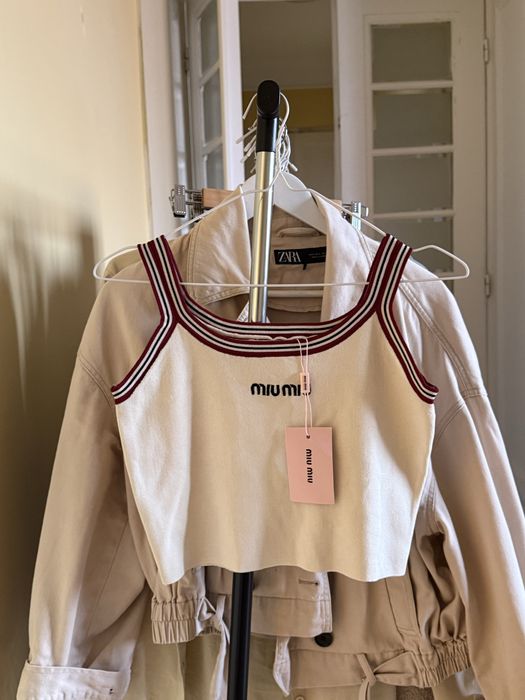 Новий топ Miu Miu