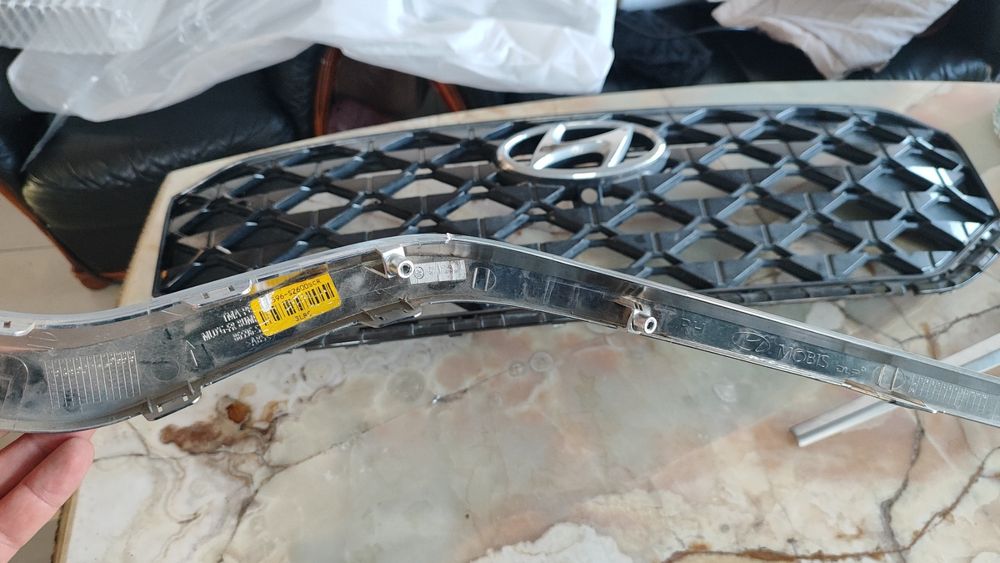 Решітка радіатора Hyundai Santa Fe IV 2022р