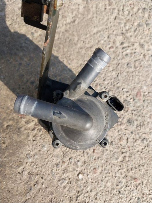 Дополнительная помпа BMW X5 2018