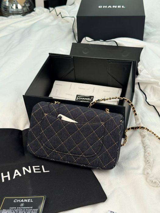 Сумка Chanel.