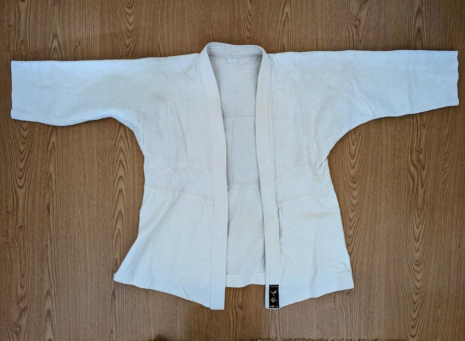 Kimono Branco - iniciados ou atletas de competição