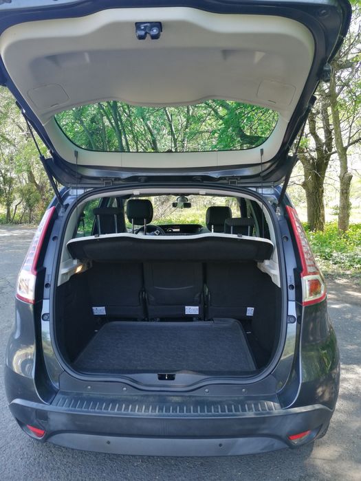 Sprzedaż samochodu renault scenic 3