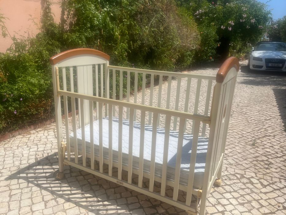 Vendo Berço com Colchão