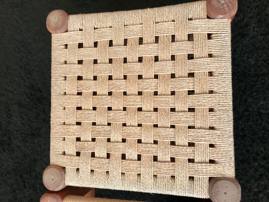 banco de madeira e corda