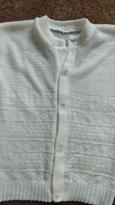 biały sweterek,sweter niemowlęcy,spodnie,czapeczka,rękawiczki,r.74-80