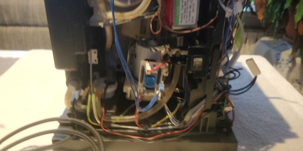 Delonghi esam 6900 część kadłubek grzałki winda pompa młynek co na zdj