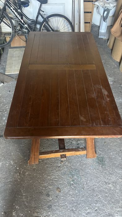 Mesa de Jantar em Madeira – Grande e Resistente