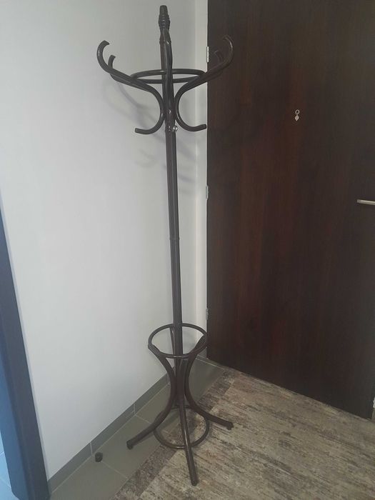 Wieszak drewniany stojący