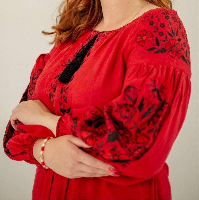 Сукня-вишиванка жіноча червоного кольору