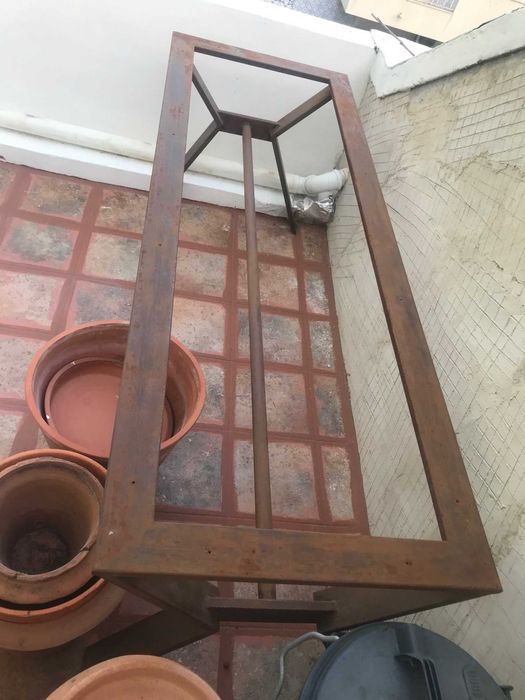 Mesa rectangular - estrutura em ferro