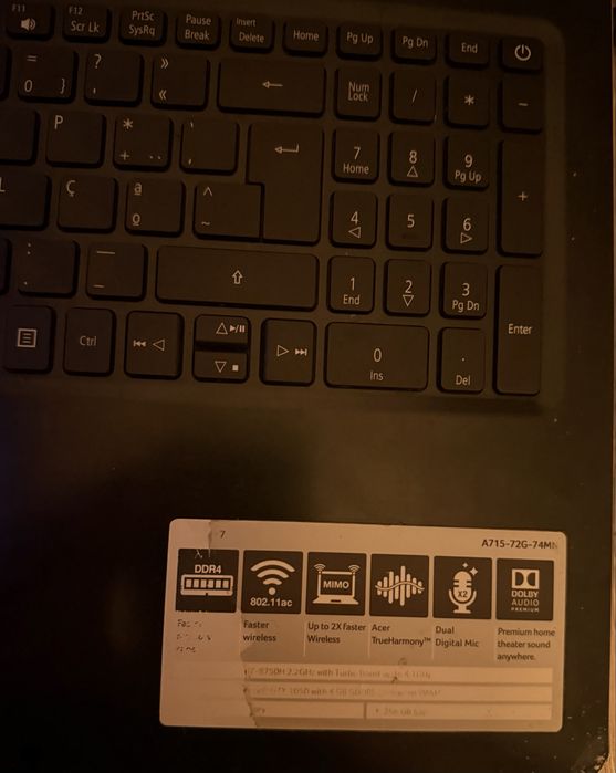 Portátil Acer Aspire i7 / 8GB RAM / Gráfica dedicada – Bom estado