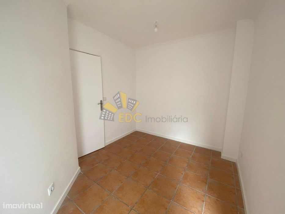 Apartamento T2 Transformado em T3 | A 5 Minutos da Estação | Tapada...