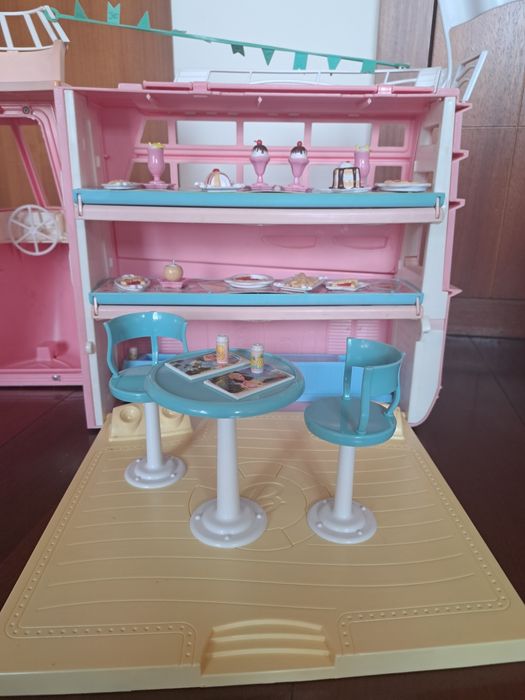 Cruzeiro de bonecas da Barbie