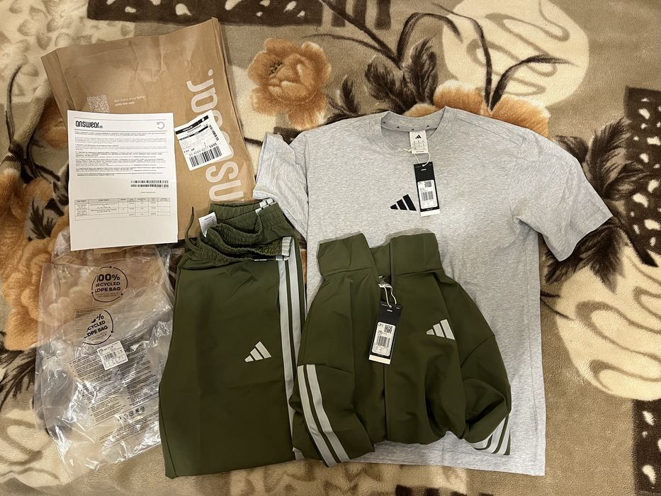 Спортивний костюм Adidas M 3S WV TT TS та футболка Adidas Essential