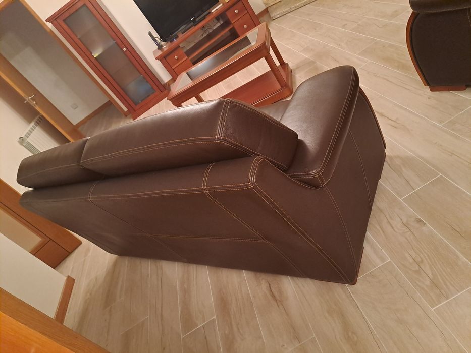 Sofás em pele como novos