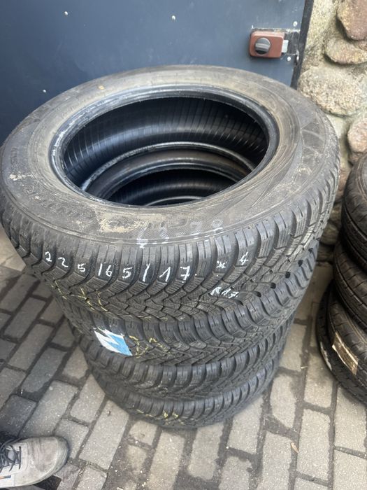 Komplet opon zimowych 225/65/17 FALKEN Używane F-Vat