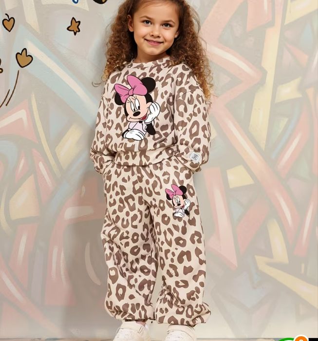 Спортивний костюм на дівчинку