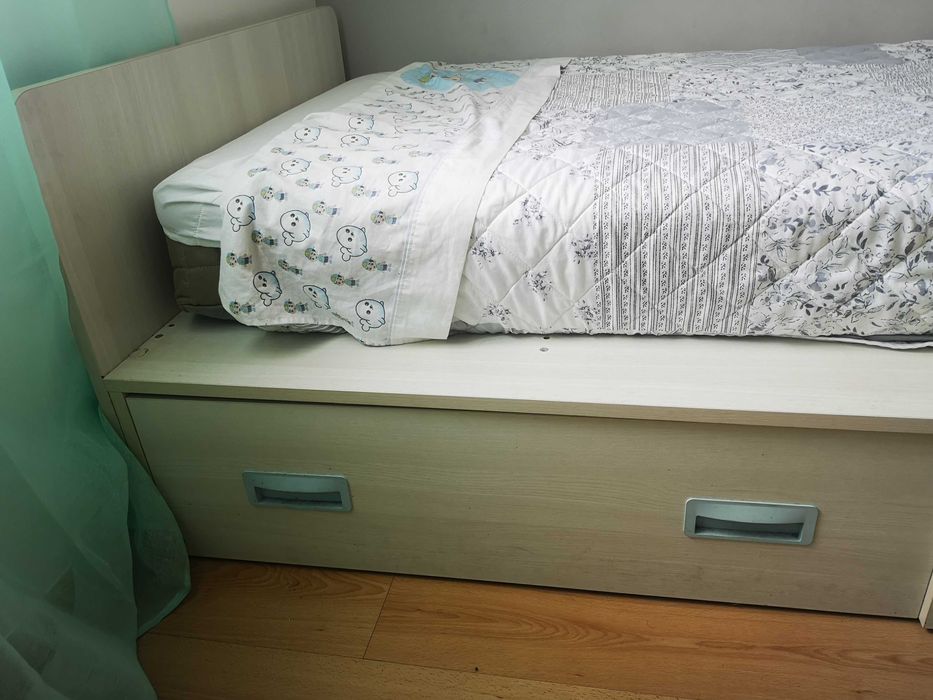 Vendo cama com 2 gavetões