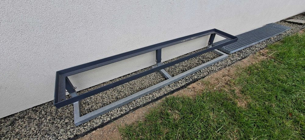 schody stopień metalowy