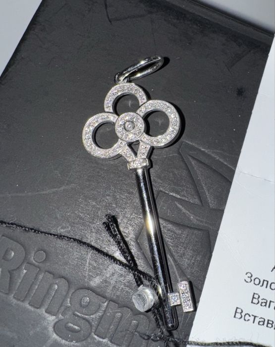 Золота підвіска-ключ з діамантами, не носилась, торг!