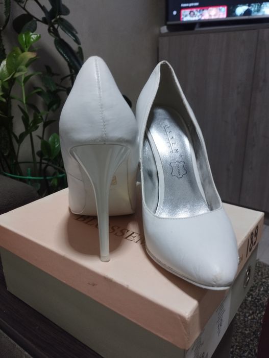 Туфлі весільні .