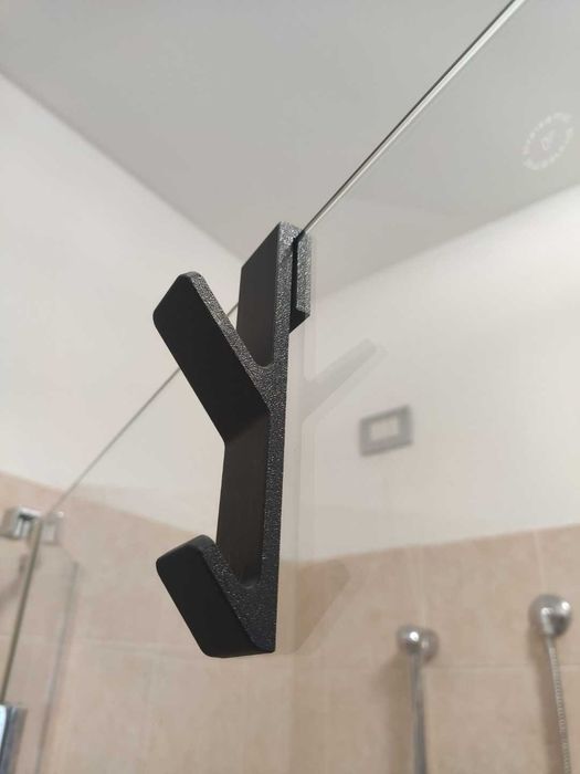 Gancho para toalha com suporte no vidro