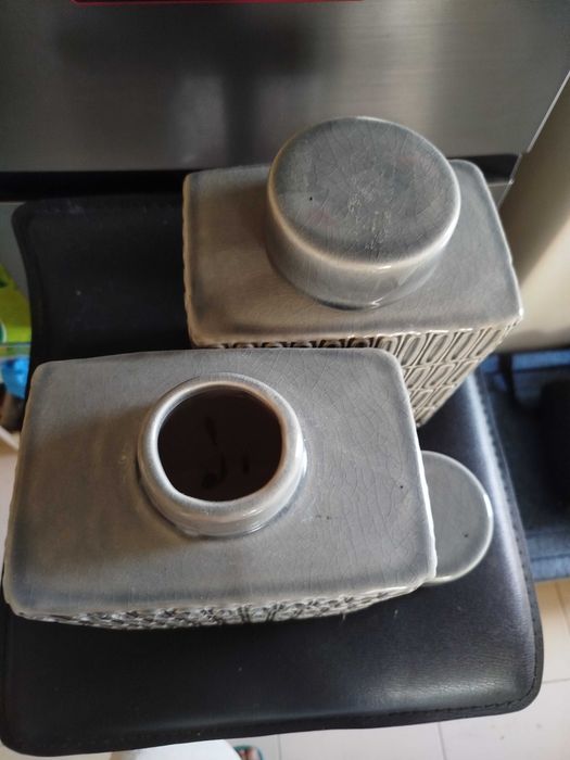 frasco de cerâmica de estilo mid-century