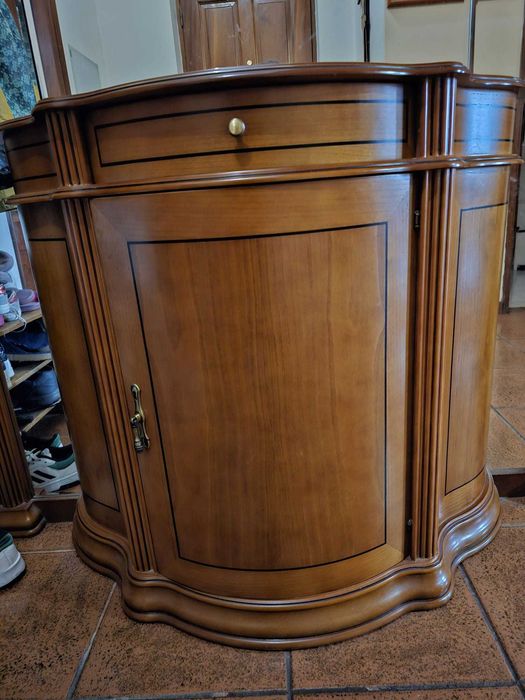 Móvel de entrada em bom estado