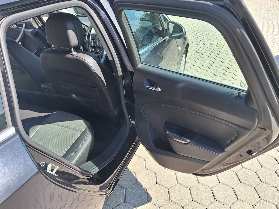 OPEL ASTRA SPORT TOURER  2011