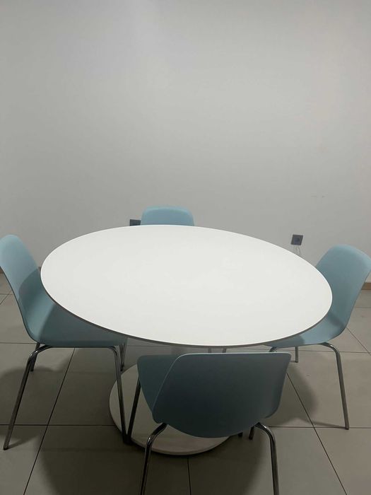 Mesa e 4 cadeiras não faço negócio por MBWAY