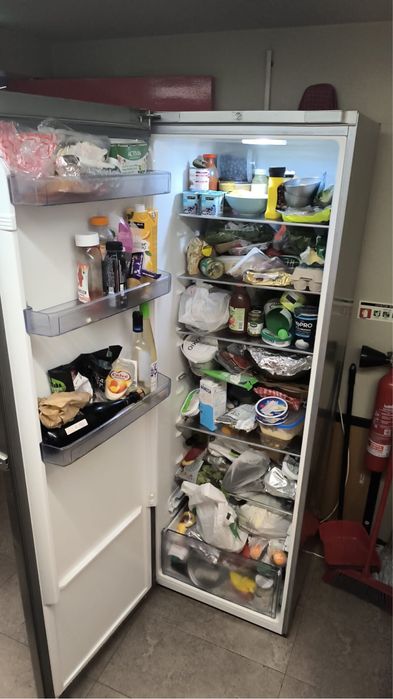 Frigorífico Beko vertical em inox