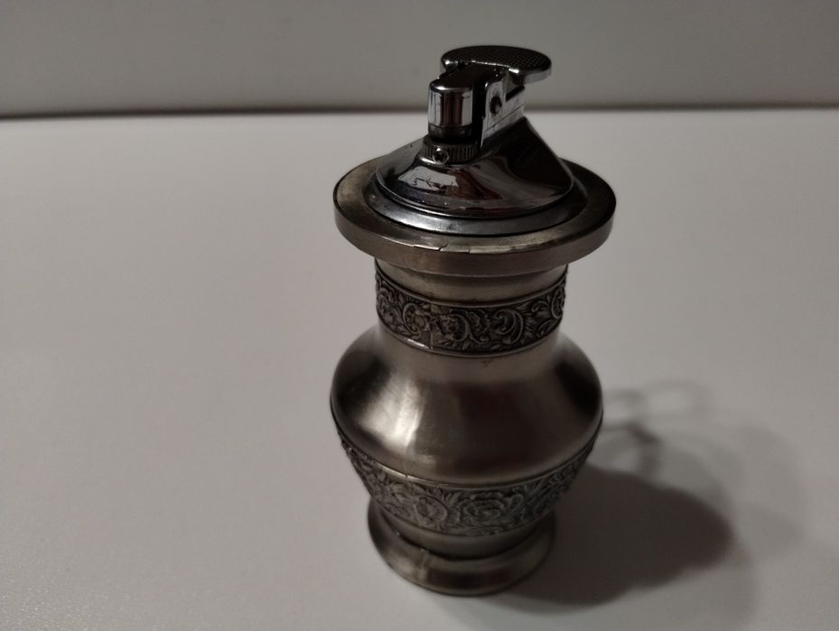 Zapalniczka gazowa w kształcie kufla