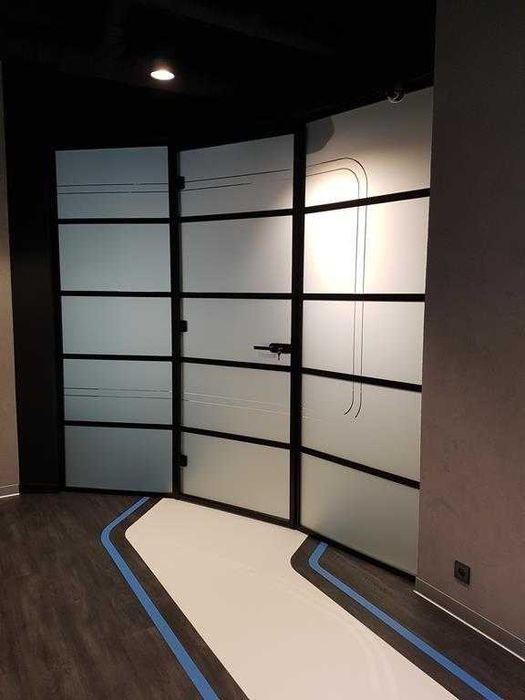 Drzwi szklane loft ścianka szklana przesuwna
