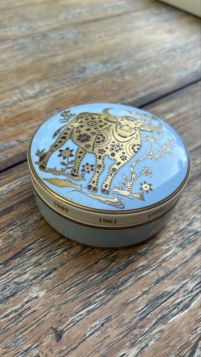 Caixa Vista Alegre Golden Bull– porcelana colecionável