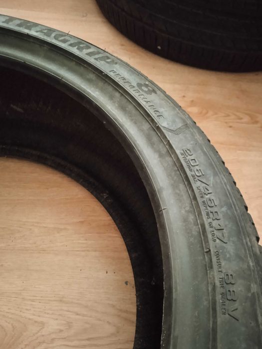 продам одну шину goodyear ultragrip 205/45/r17