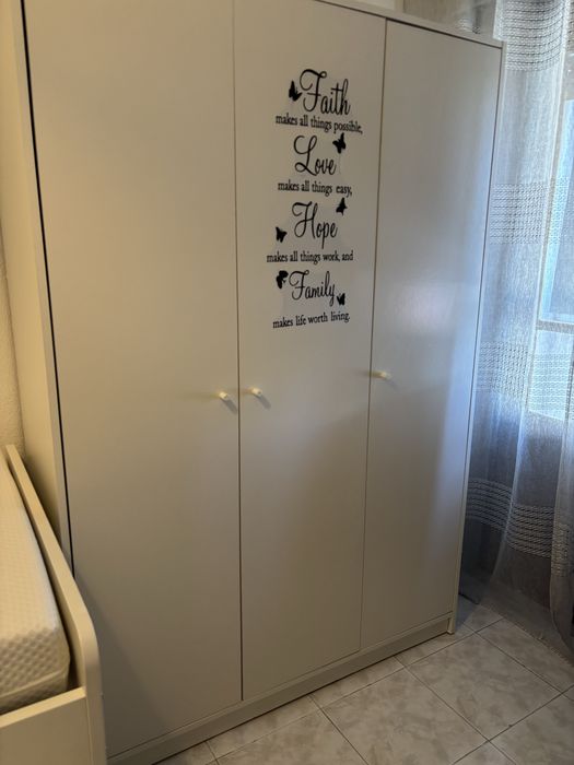 roupeiro ikea em bom estado com marcas de uso